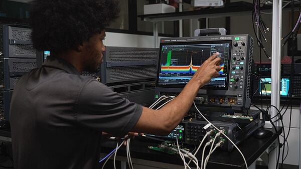 Logic Analyzer vs Oscilloscope - Used Keysight Equipment