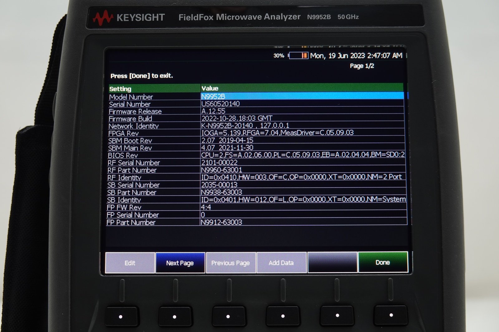 Keysight N9952B FieldFox Handheld Microwave Analyzer / 300 kHz to 50 GHz