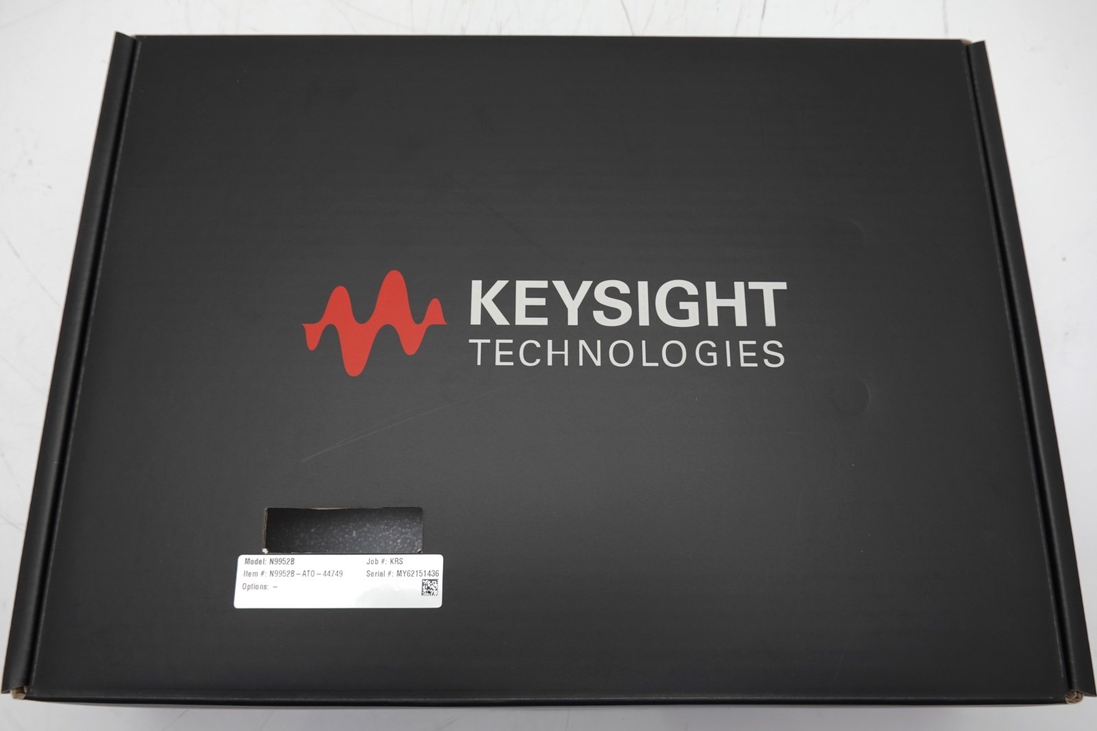 Keysight N9952B FieldFox Handheld Microwave Analyzer / 300 kHz to 50 GHz