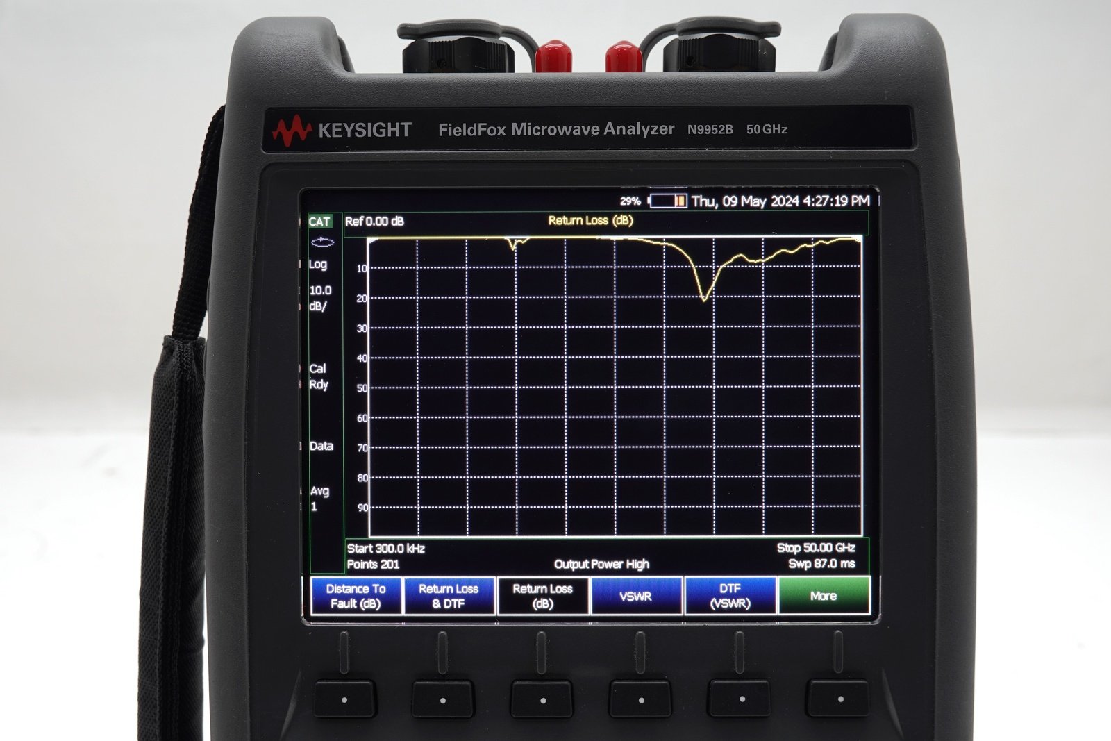 Keysight N9952B FieldFox Handheld Microwave Analyzer / 300 kHz to 50 GHz